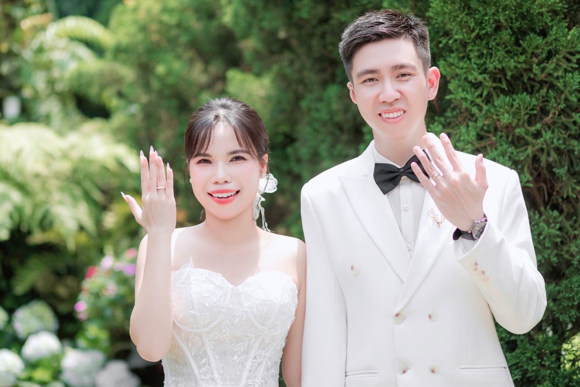 Thiệp cưới online - phuhuewedding